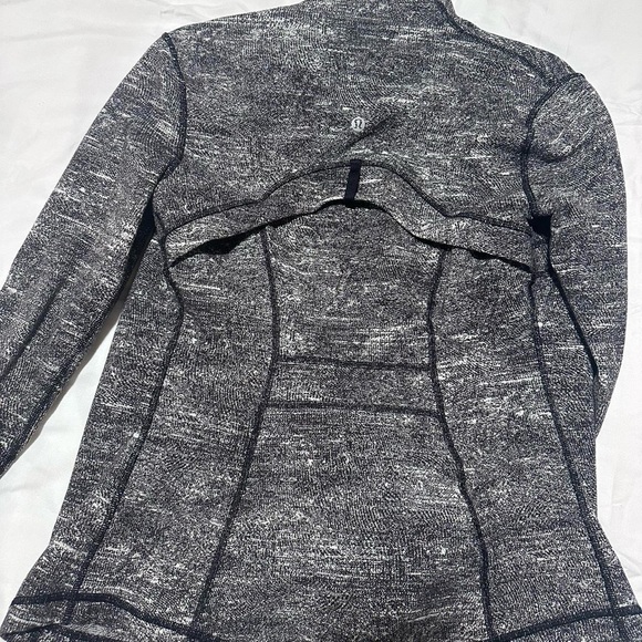 Lululemon Jacket. Size 4. - Picture 2 of 4